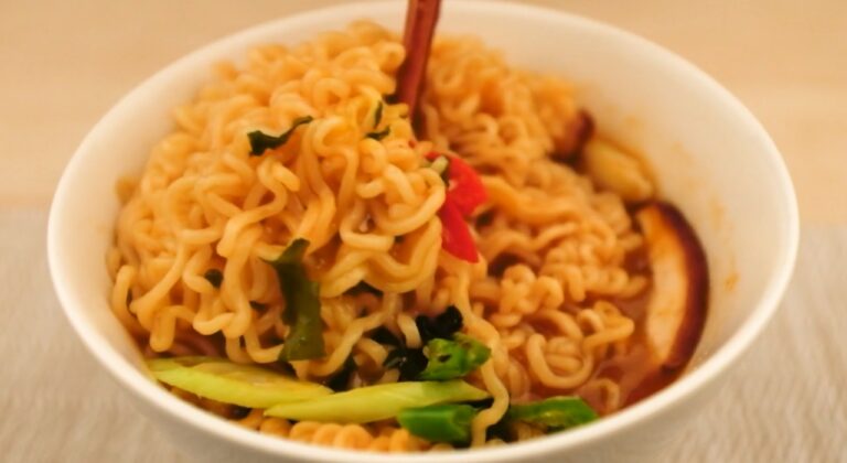 Can You Eat Ramen Raw - A Crunchy Twist on a Classic Dish